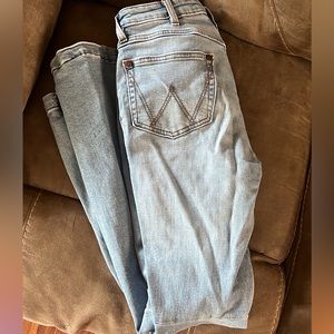 Wrangler high waisted flare 27x32 like new